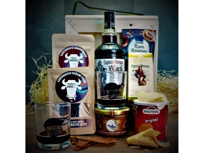 Dárková bedna s páčidlem pro muže s rumem Captain Morgan Celá ČR