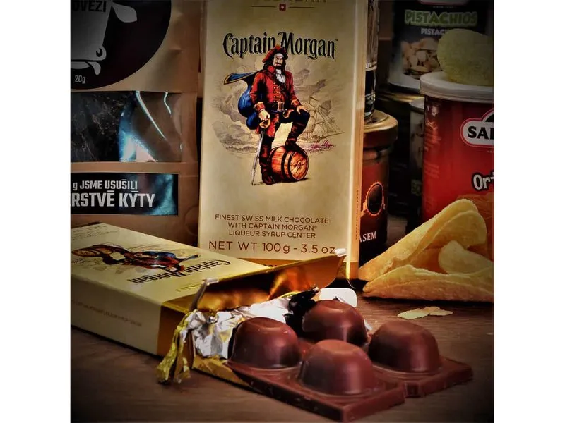 Dárková bedna s páčidlem pro muže s rumem Captain Morgan Celá ČR