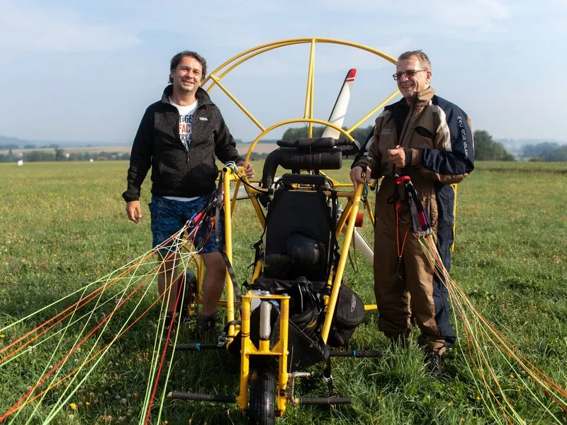 Motorový paragliding