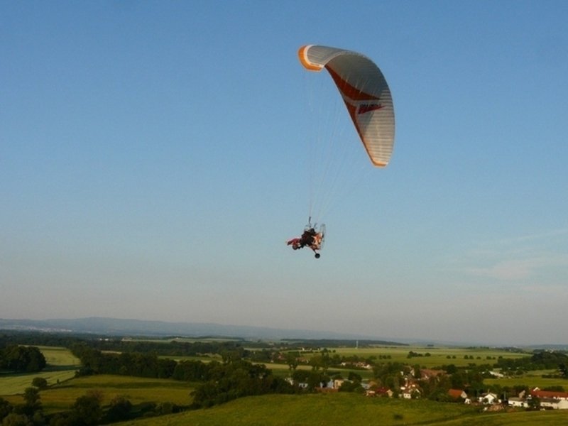 Motorový paragliding