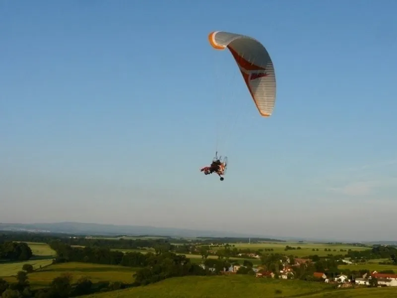 Motorový paragliding