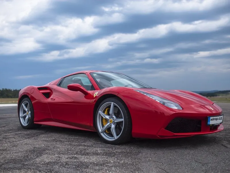 Jízda ve Ferrari 488 Spider na okruhu