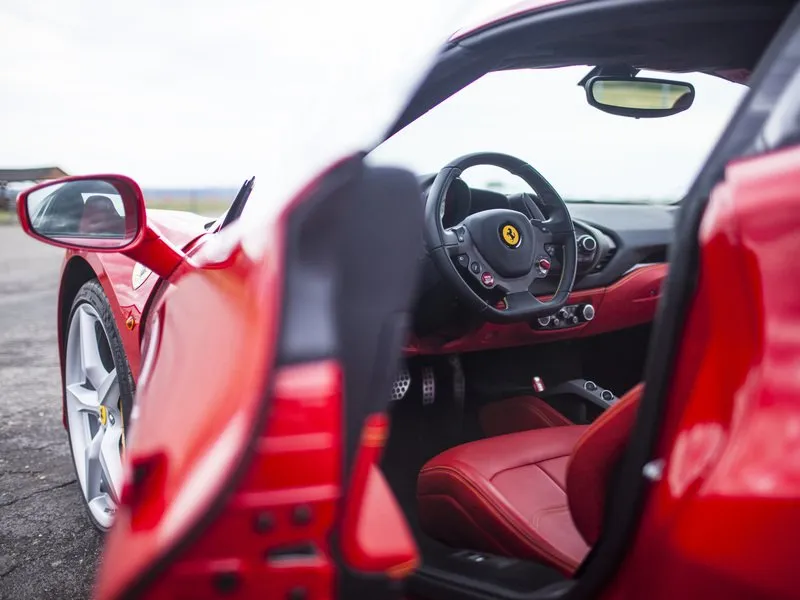 Jízda ve Ferrari 488 Spider na okruhu