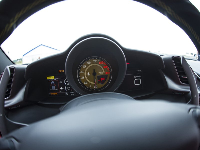 Jízda ve Ferrari 488 Spider na okruhu
