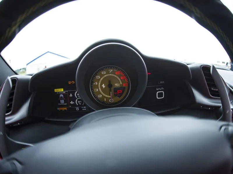 Jízda ve Ferrari 488 Spider na okruhu