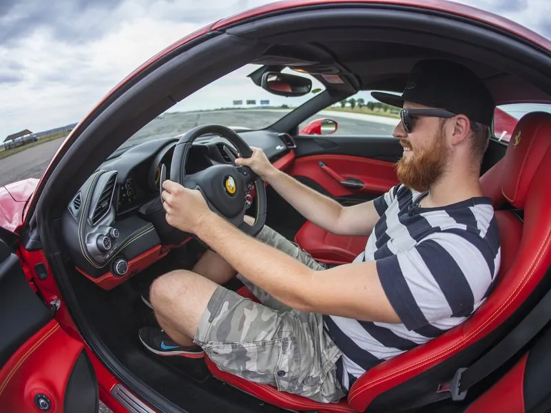 Jízda ve Ferrari 488 Spider na okruhu