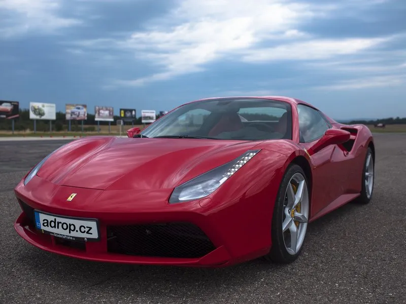 Jízda ve Ferrari 488 Spider na okruhu