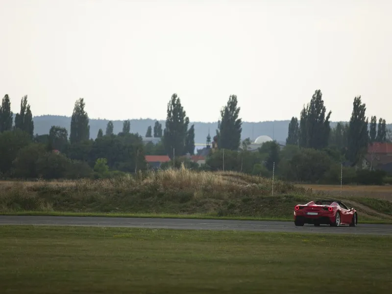 Jízda ve Ferrari 488 Spider na okruhu