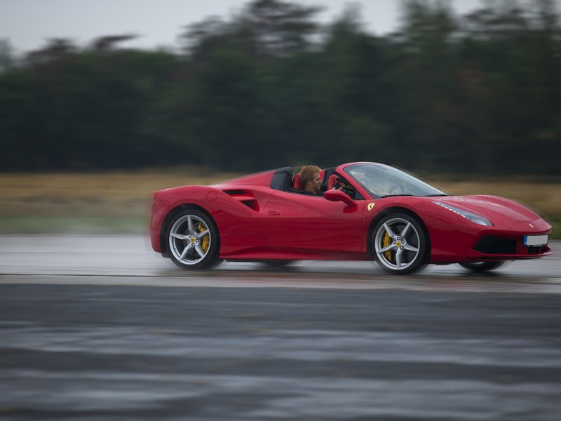 Jízda ve Ferrari 488 Spider na okruhu