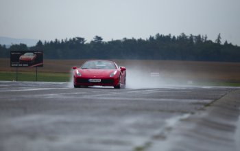 Jízda ve Ferrari 488 Spider na okruhu