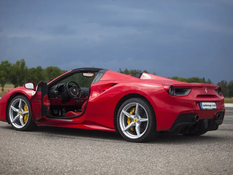 Jízda ve Ferrari 488 Spider na okruhu