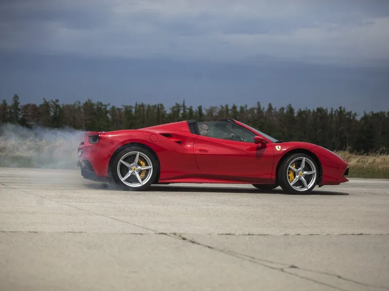 Jízda ve Ferrari 488 Spider na okruhu