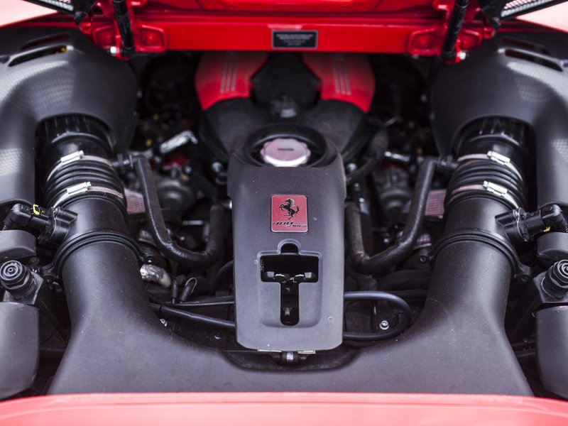 Jízda ve Ferrari 488 Spider na okruhu