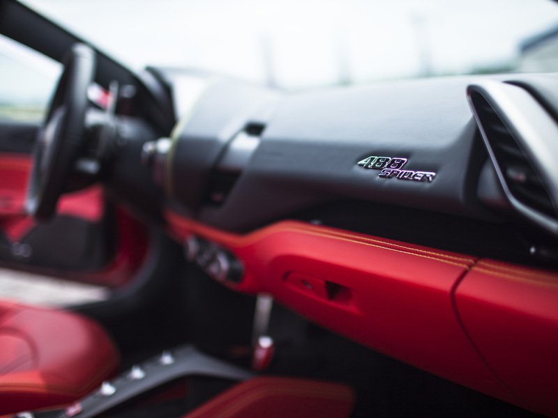 Jízda ve Ferrari 488 Spider na okruhu