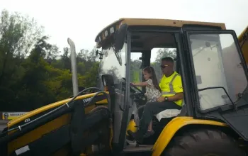 Autoškola pro děti od 5 let: Osobák + bagr Autoškola pro děti od 5 let: Osobák + bagr – dárek a zážitek