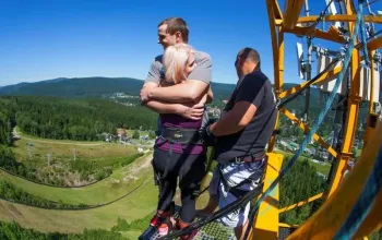 Bungee jumping z televizní věže