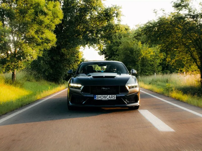 Jízda ve Ford Mustang Dark Horse 5.0 V8