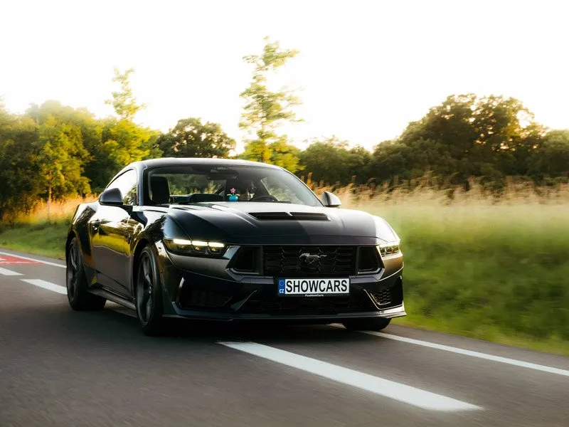 Jízda ve Ford Mustang Dark Horse 5.0 V8
