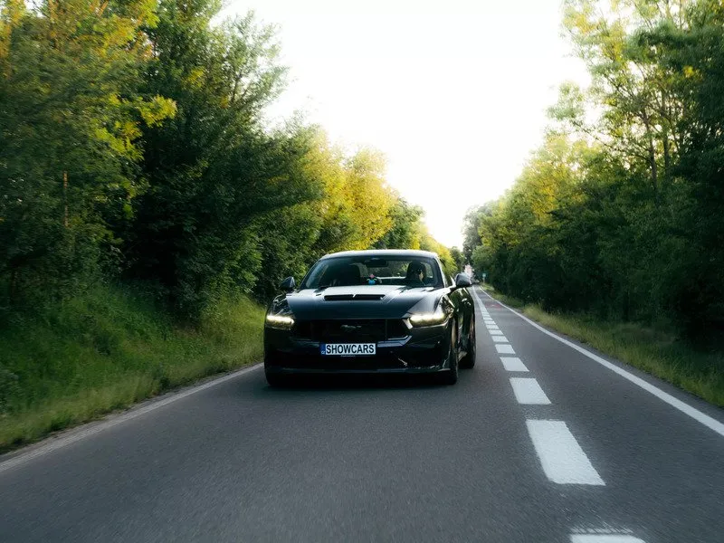 Jízda ve Ford Mustang Dark Horse 5.0 V8