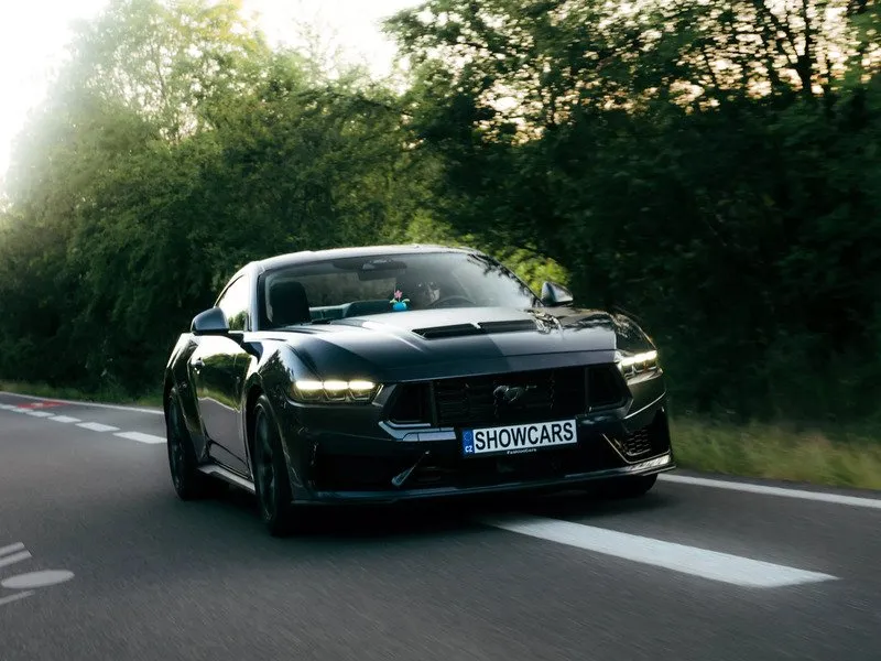 Jízda ve Ford Mustang Dark Horse 5.0 V8