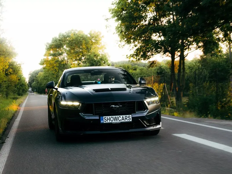Jízda ve Ford Mustang Dark Horse 5.0 V8