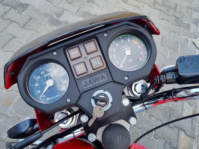 Pronájem motocyklu JAWA