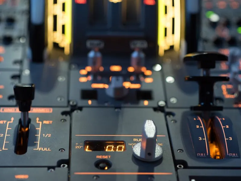Autentický simulátor letu v Aibusu A320: Praha