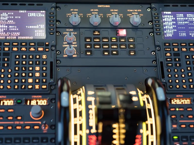 Autentický simulátor letu v Aibusu A320: Praha
