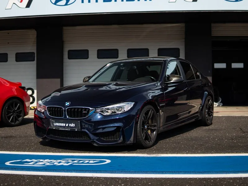 Jízda na okruhu v BMW