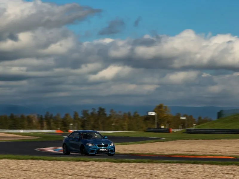 Jízda na okruhu v BMW