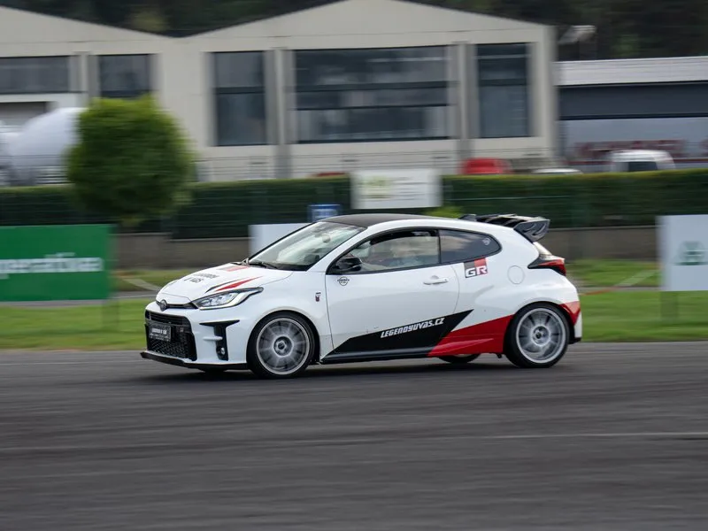 Jízda na okruhu v Toyota GR Yaris