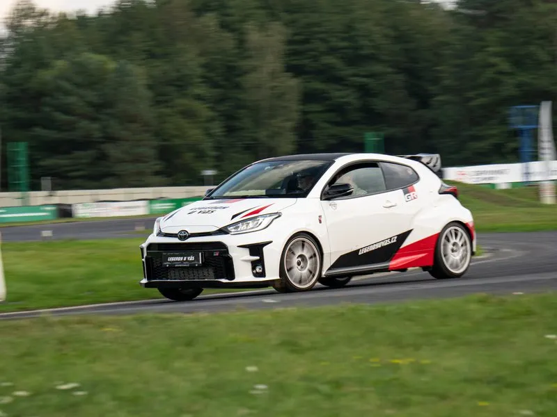 Jízda na okruhu v Toyota GR Yaris