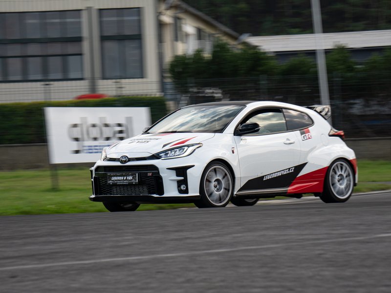 Jízda na okruhu v Toyota GR Yaris
