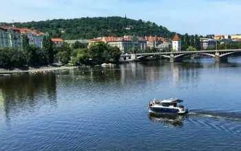 Soukromá plavba luxusní lodí po Vltavě: Praha