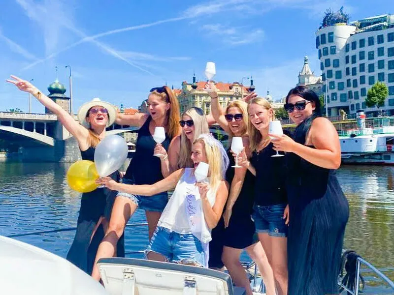 Soukromá plavba luxusní lodí po Vltavě: Praha