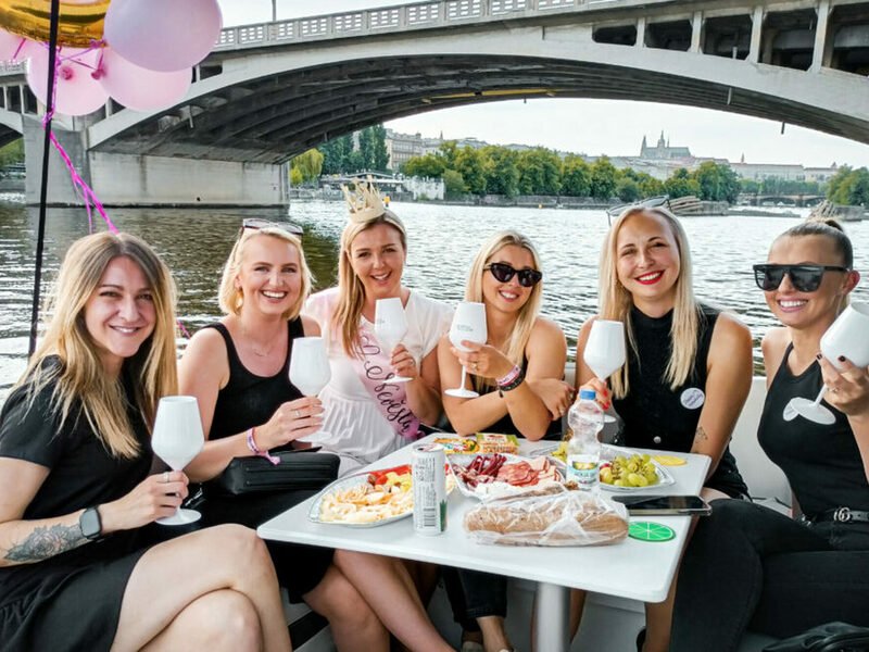 Soukromá plavba luxusní lodí po Vltavě: Praha