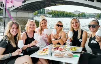 Soukromá plavba luxusní lodí po Vltavě: Praha