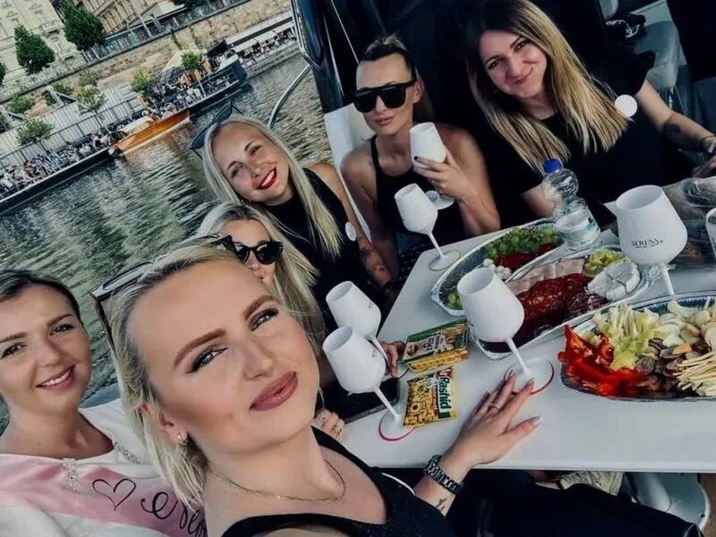 Soukromá plavba luxusní lodí po Vltavě: Praha