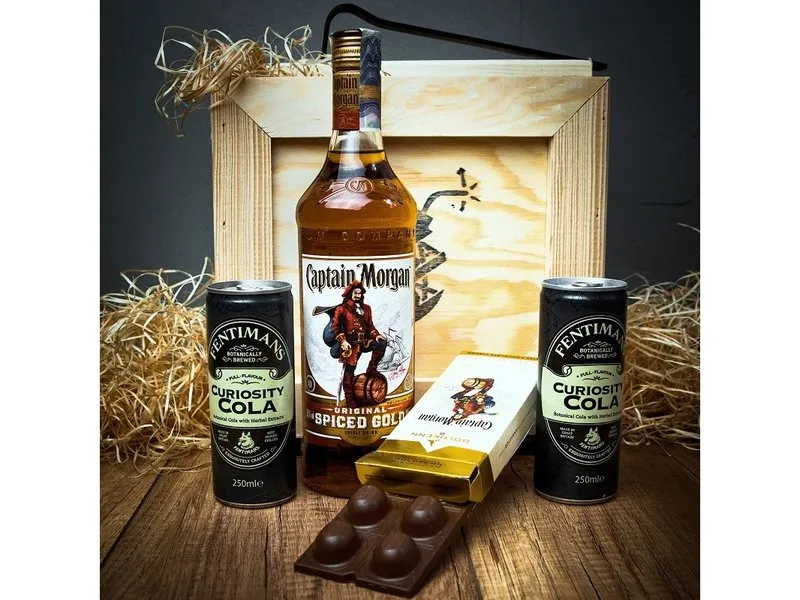 Dárková bedna s páčidlem pro muže s rumem Captain Morgan Original Spiced Gold Celá ČR