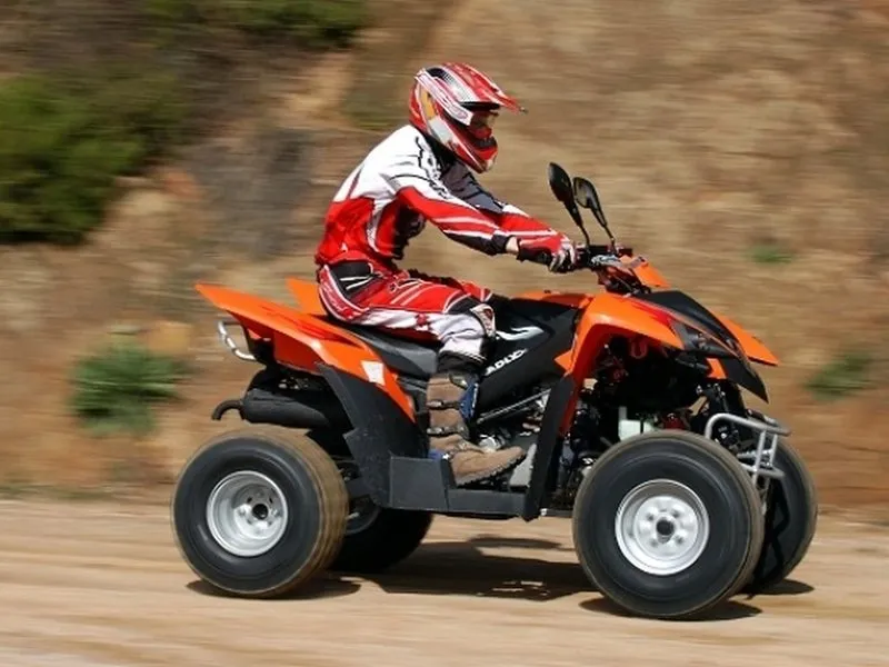 Jízda na čtyřkolce ATV na specializované trati (i pro děti)