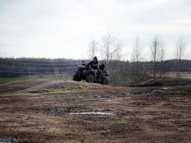 Jízda na čtyřkolce ATV na specializované trati (i pro děti)