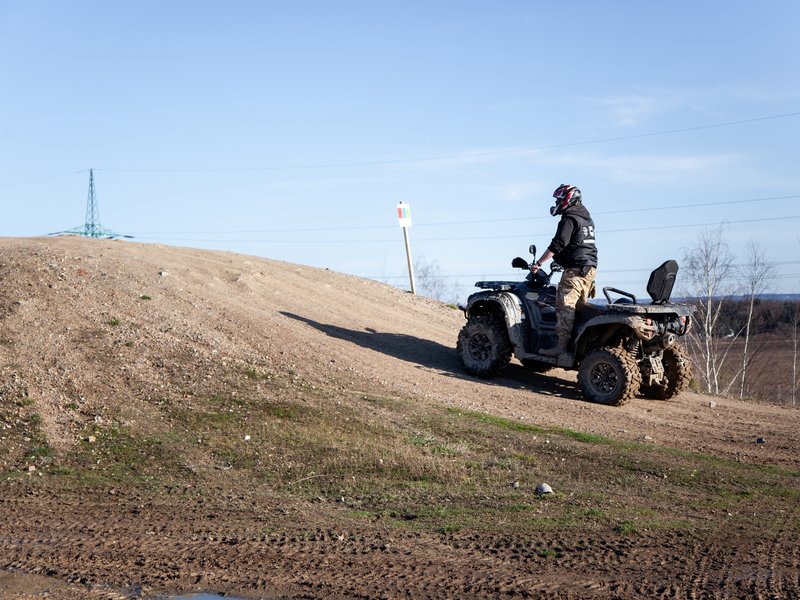 Jízda na čtyřkolce ATV na specializované trati (i pro děti)