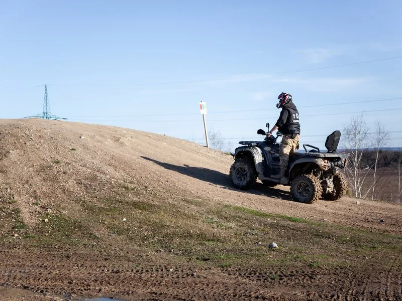 Jízda na čtyřkolce ATV na specializované trati (i pro děti)