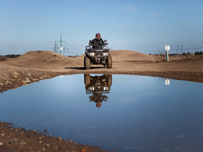 Jízda na čtyřkolce ATV na specializované trati (i pro děti)