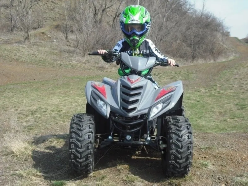 Jízda na čtyřkolce ATV na specializované trati (i pro děti)