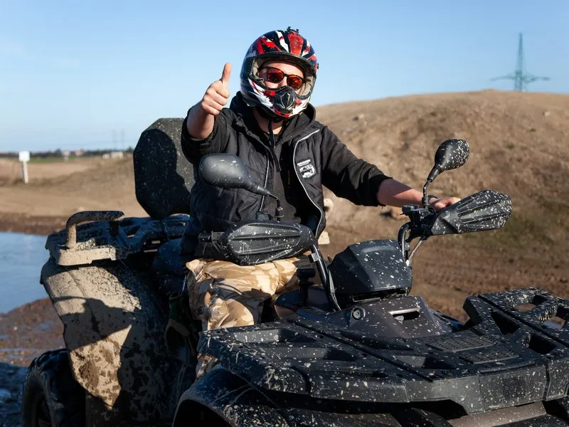 Jízda na čtyřkolce ATV na specializované trati (i pro děti)