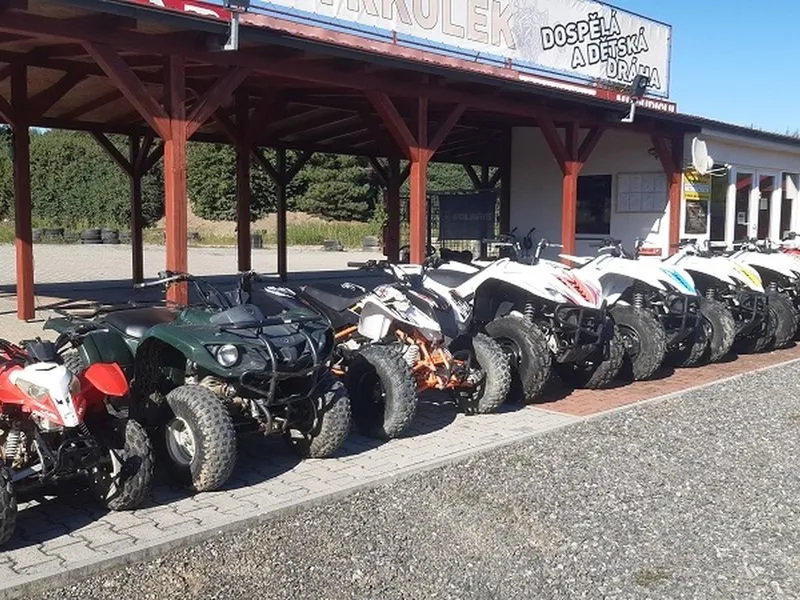 Jízda na čtyřkolce ATV na specializované trati (i pro děti)