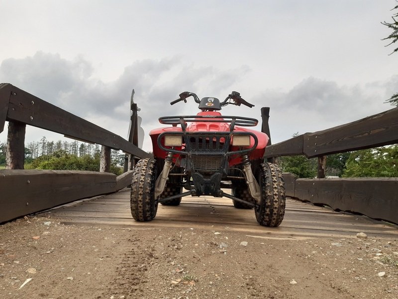 Jízda na čtyřkolce ATV na specializované trati (i pro děti)