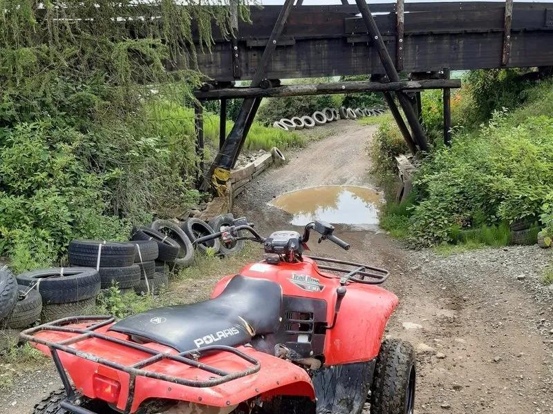 Jízda na čtyřkolce ATV na specializované trati (i pro děti)