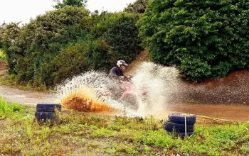 Jízda na čtyřkolce ATV na specializované trati (i pro děti)